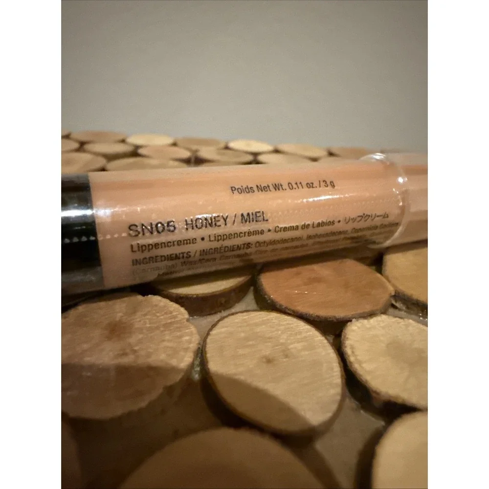 NYX simply nude